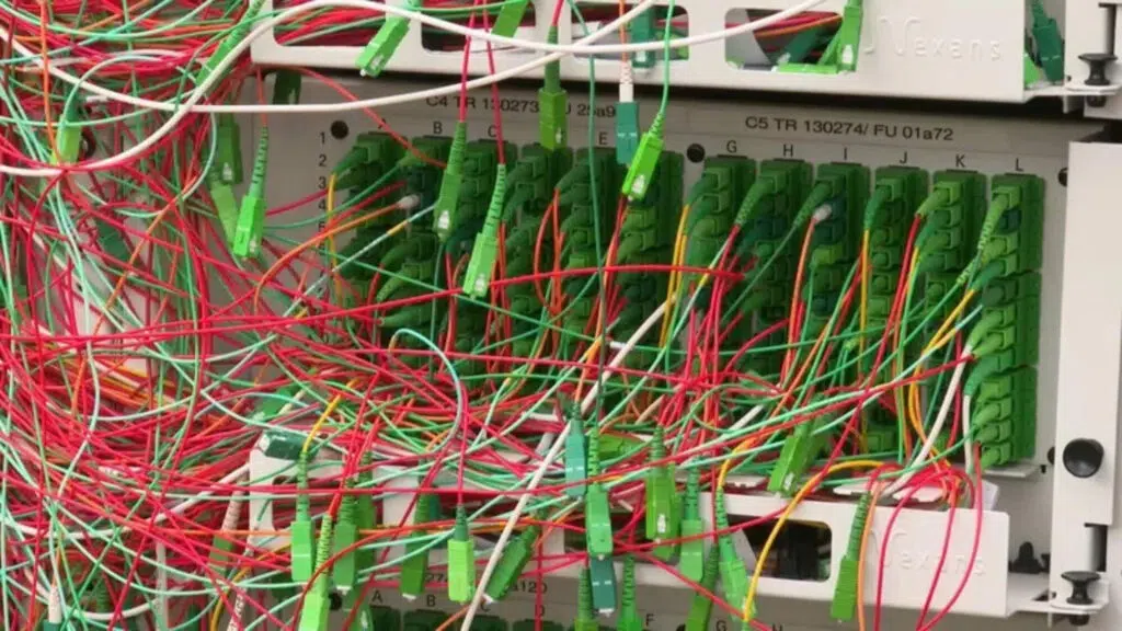 armoire-fibre-optique-2000x0-c-default